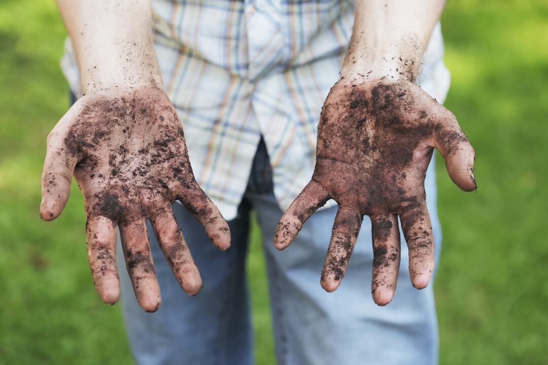 Dirty hands as a cause of a parasitic infection