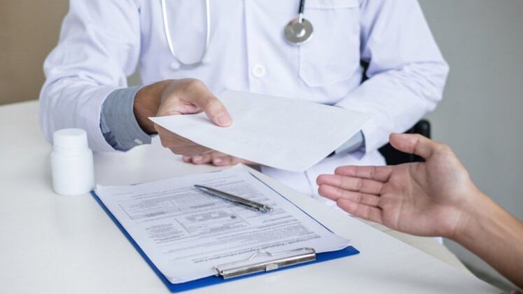 The doctor prescribes treatment against parasites