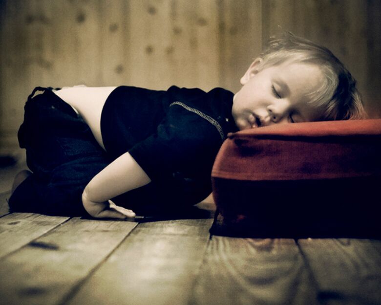 Grinding your teeth while sleeping is a sign of helminth infestation in both children and adults