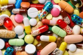 The attending physician will competently select the drug treatment for worms.